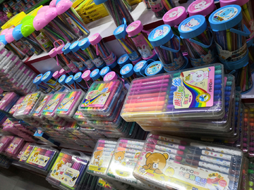 學(xué)生學(xué)習(xí)文化用品 助力知識(shí)積累與成長(zhǎng)